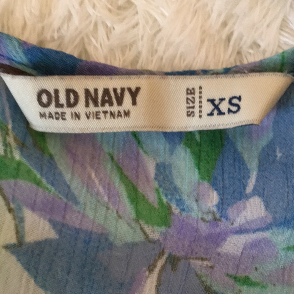 FREE Floral blouse - Picture 4 of 7